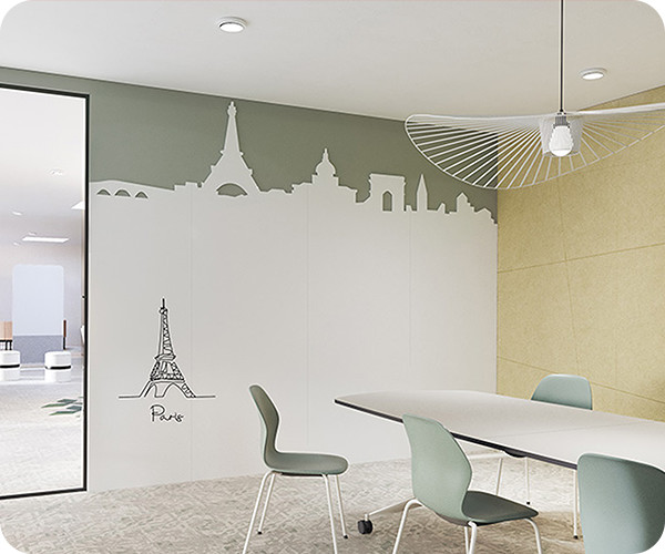 Whiteboard muur met uitsnede van skyline