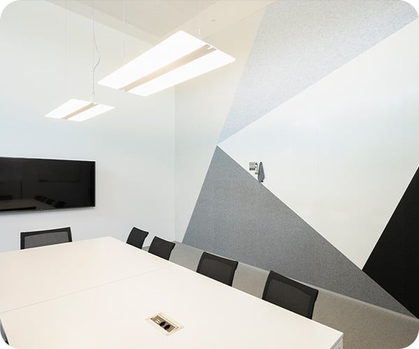 Whiteboard gecombineerd met akoestische panelen