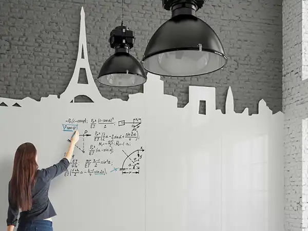 Transformeer elke muur in een canvas met een maatwerk whiteboardwand